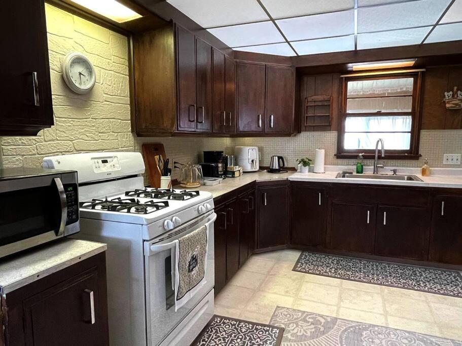 Entire Home In Buffalo - 6 Guests 3 Bedroom 1 Bath - Convenient Location - 25Min To Niagara Falls Exterior photo