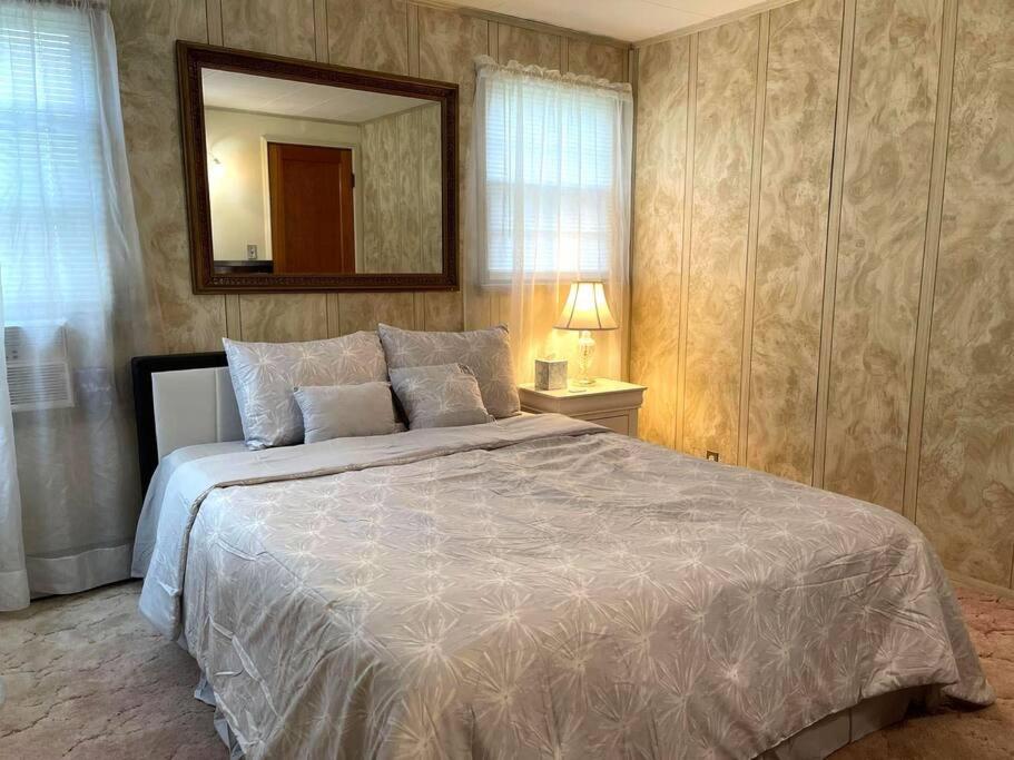 Entire Home In Buffalo - 6 Guests 3 Bedroom 1 Bath - Convenient Location - 25Min To Niagara Falls Exterior photo