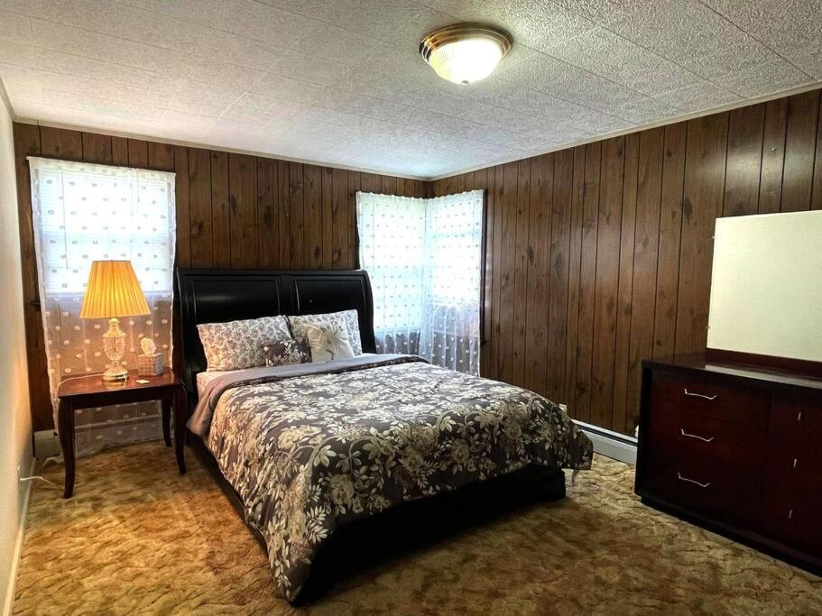 Entire Home In Buffalo - 6 Guests 3 Bedroom 1 Bath - Convenient Location - 25Min To Niagara Falls Exterior photo