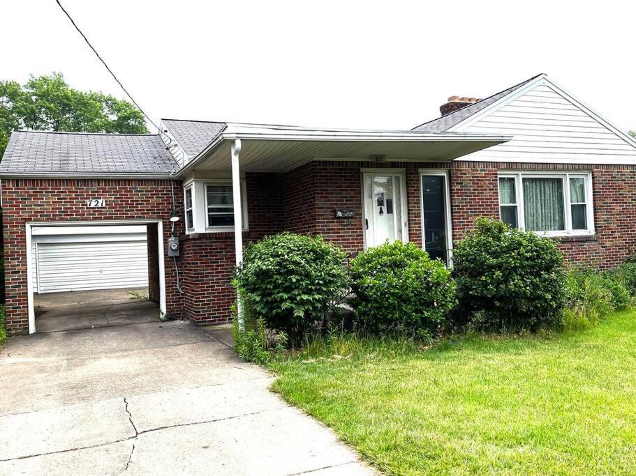 Entire Home In Buffalo - 6 Guests 3 Bedroom 1 Bath - Convenient Location - 25Min To Niagara Falls Exterior photo